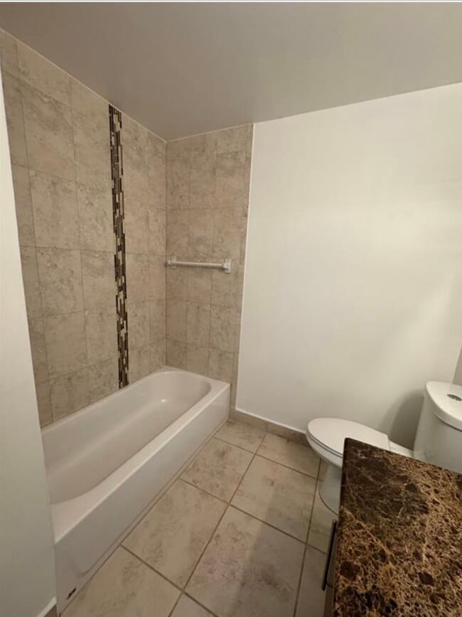 Building Photo - 445 Lakeview Dr