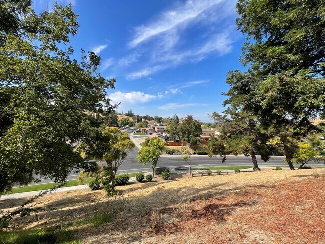 Building Photo - Wonderful 3 Bedroom with 2 Bath Downstairs Unit.