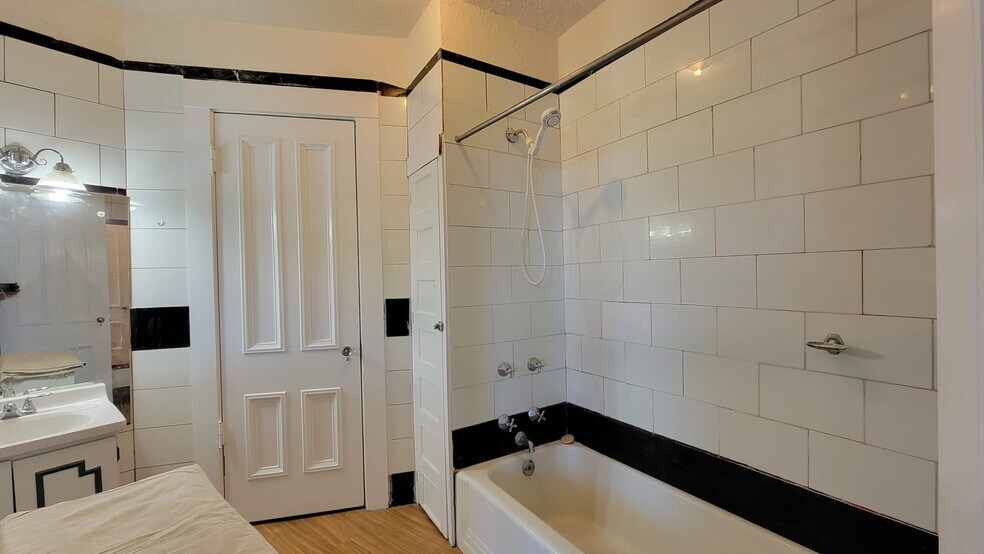 Building Photo - 5 Bluff Ave