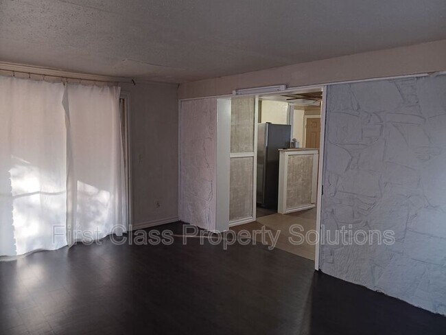 Building Photo - 3808 SE 15th St