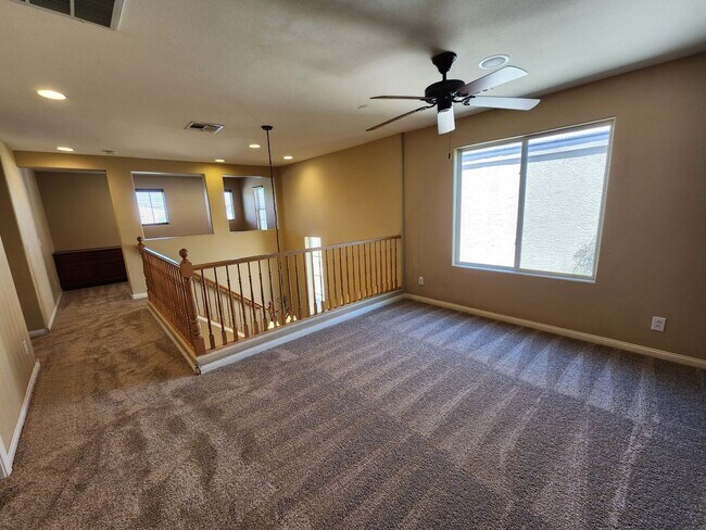 Building Photo - Stunning 4 Bed 3 Bath 2 Story Home with Loft