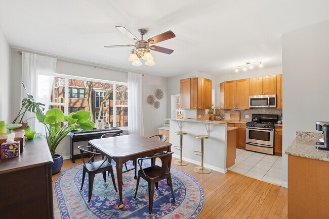 Building Photo - 7657 N Greenview Ave