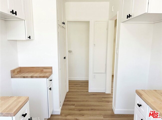 Building Photo - 510 E Arbor Vitae St