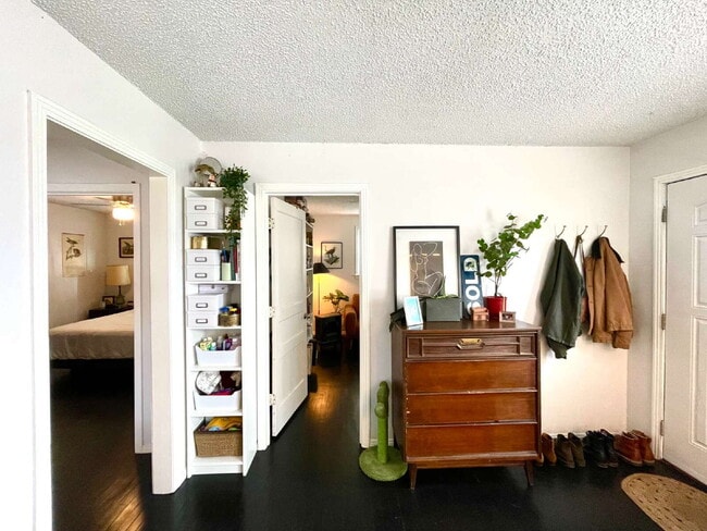 Building Photo - Phenomenal Downtown River View!