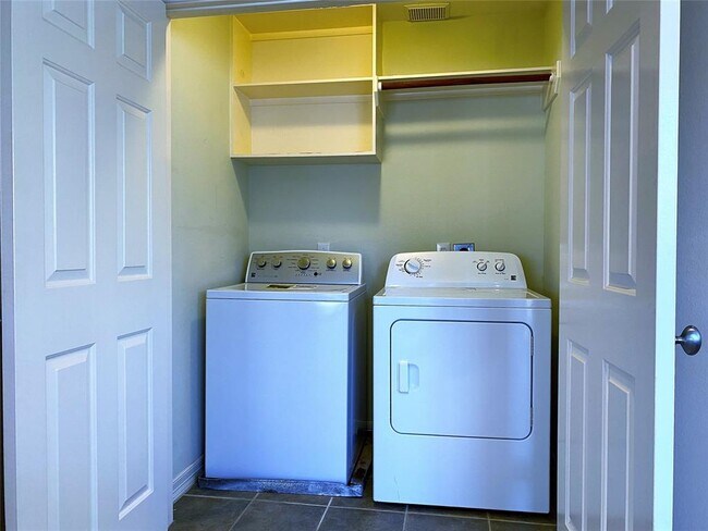 Building Photo - 5314 Blossom St