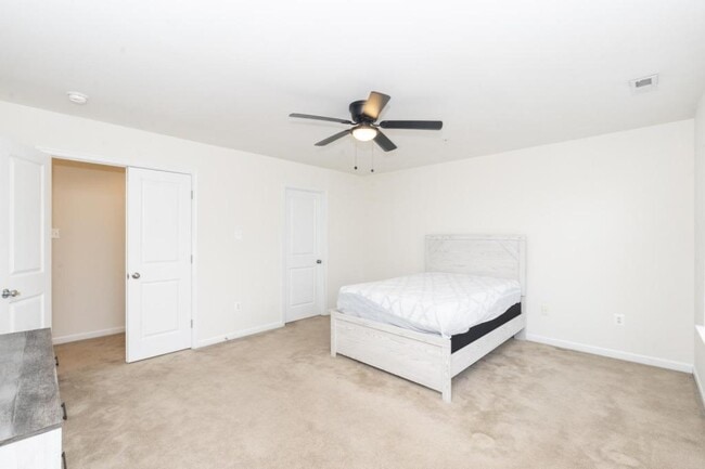 Building Photo - 1841 Graymount Way