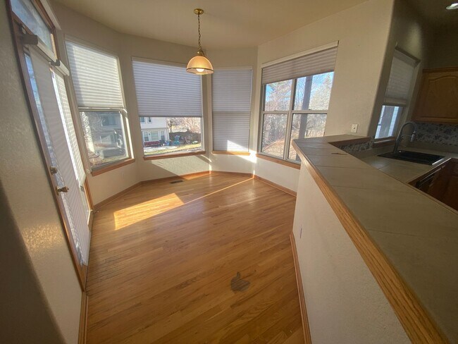 Building Photo - Large Home in Piney Creek