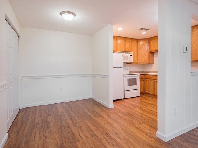 Building Photo - 18 Williamsburg Ct