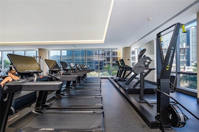 Building Photo - 1425 Brickell Ave