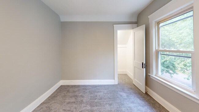 Building Photo - Old Brooklyn Area - 3 Bedroom Single Famil...