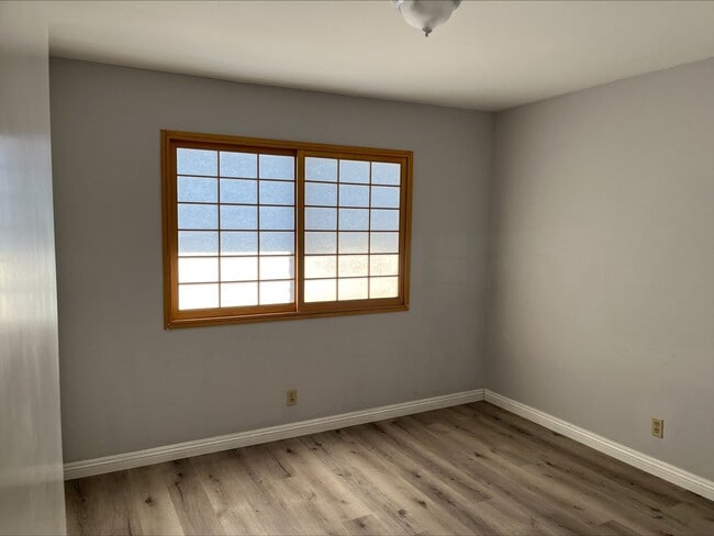 Building Photo - Condo of 3 bedrooms and 2.5 baths in Alhambra