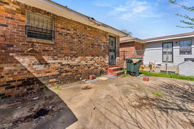 Building Photo - 932 Lewis St