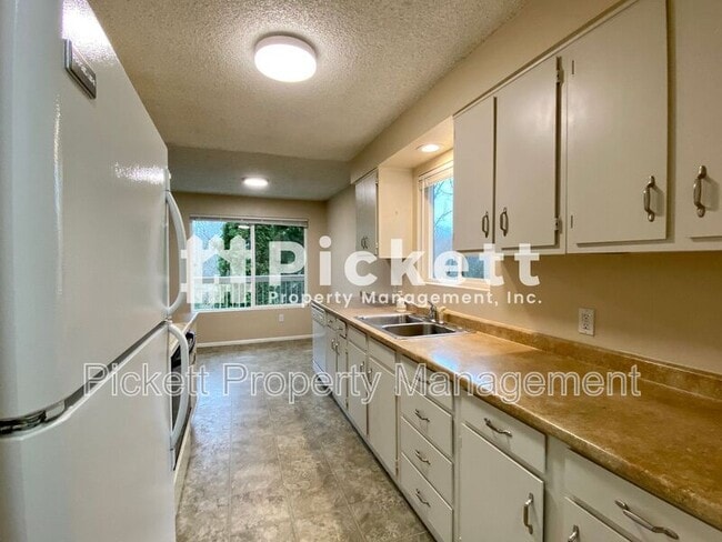 Building Photo - 11660 Schold Rd NW