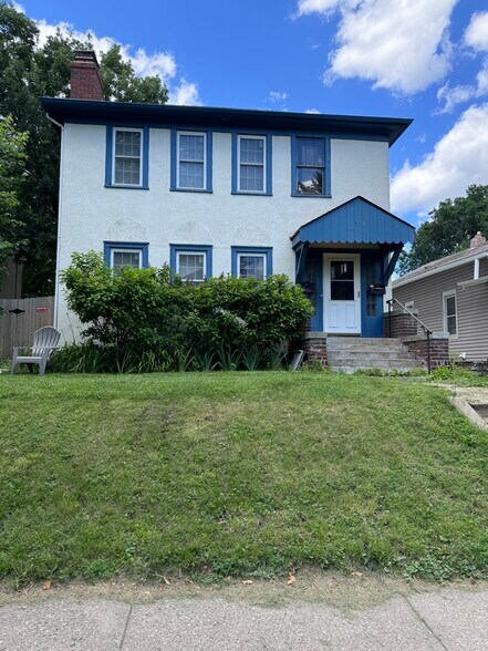 Building Photo - 1381 Saint Clair Ave