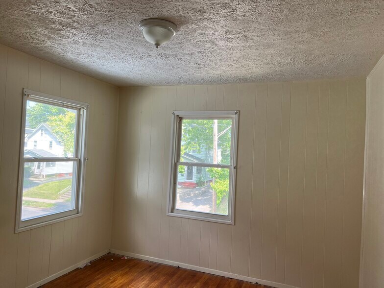 Building Photo - 95 Morton St