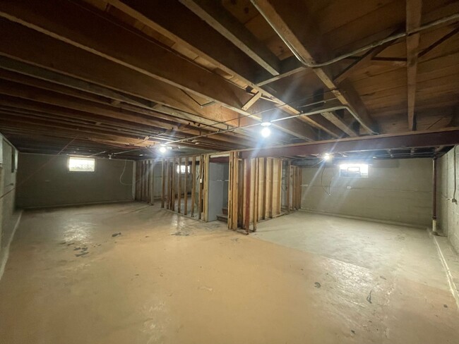 Building Photo - 3BD/1.5BA in Gary Available Now