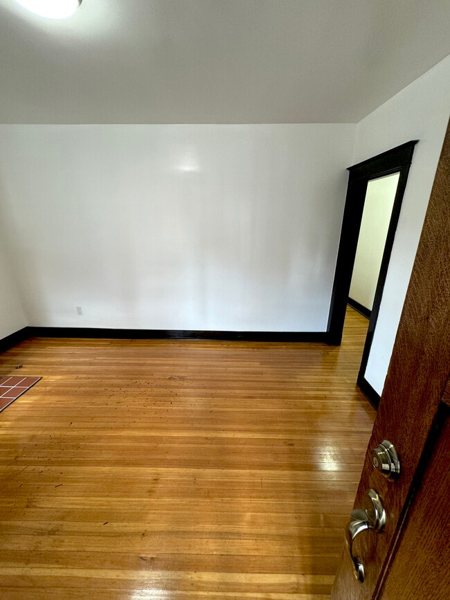 Building Photo - 261 Gross St