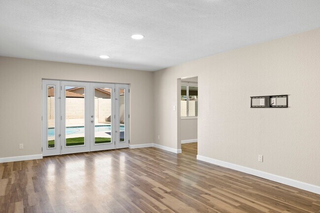 Building Photo - AMAZING ASU RENTAL CLOSE TO CAMPUS