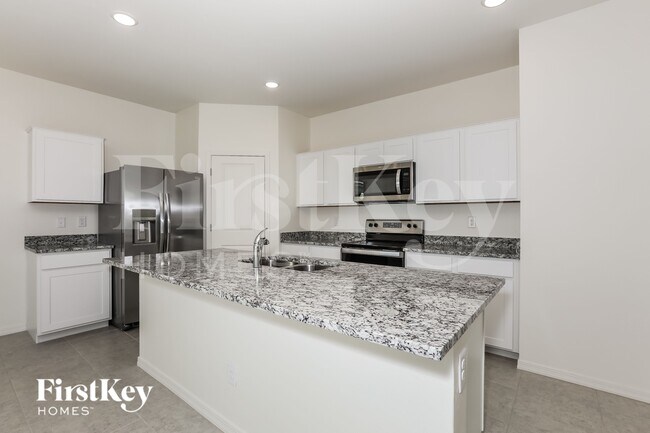 Building Photo - 3102 E Miner Dr