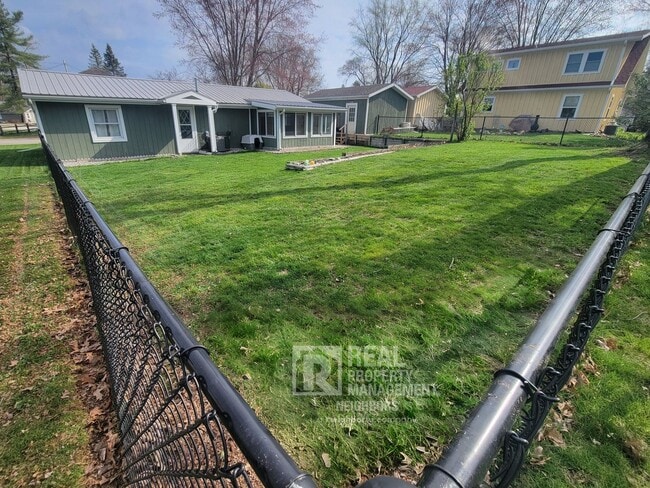 Building Photo - Spacious 2 Bed, 1 Bath Home in Alto, MI