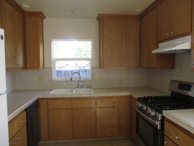 Building Photo - 8495 Murray Ave
