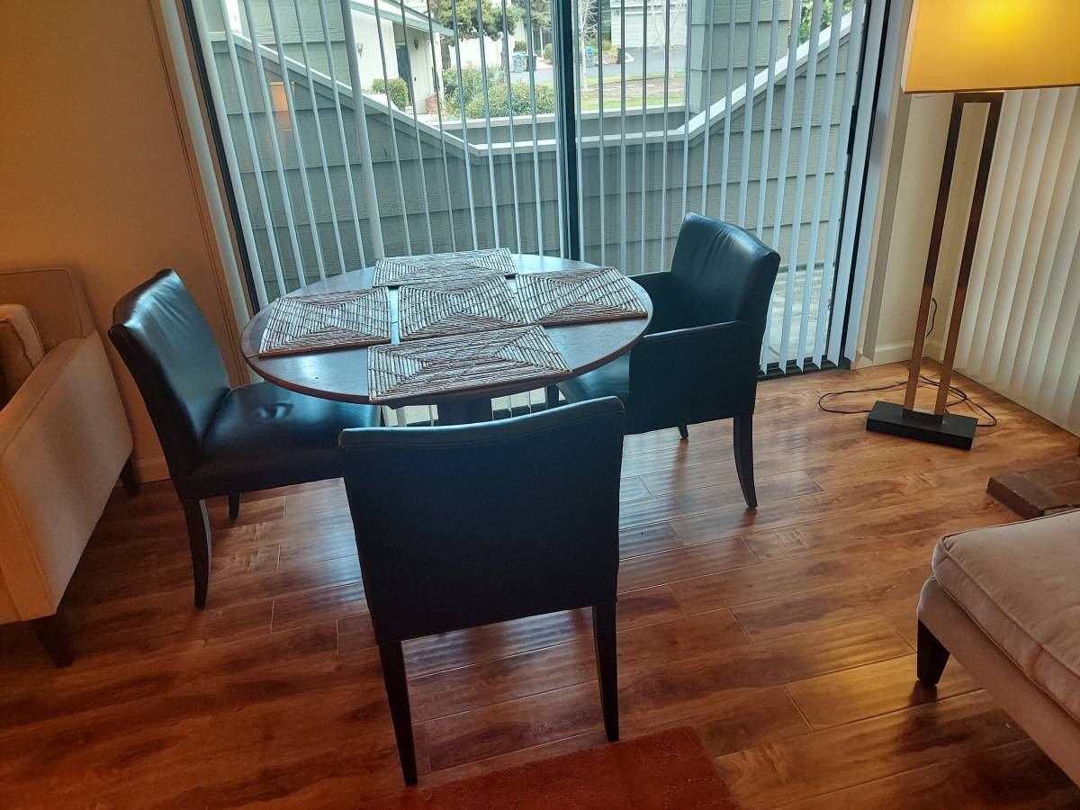 dining area - 217 Ada Ave