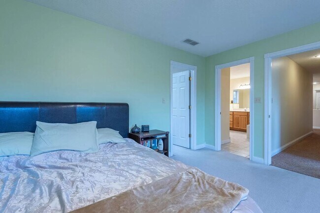 Building Photo - Bright, Spacious Home with Tons of Charm and Comfort