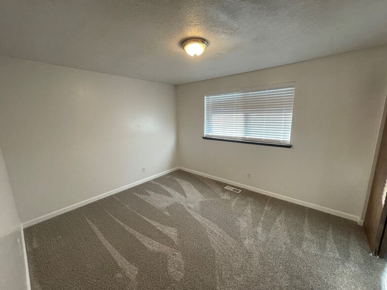 Building Photo - 1001 S Zillah Ct