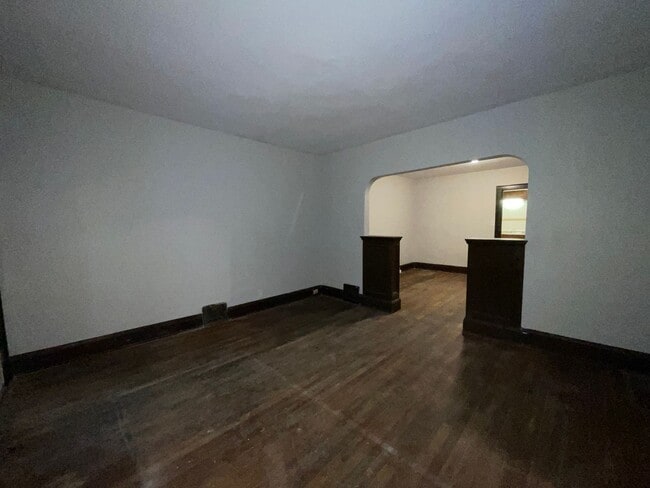 Building Photo - 10012 Greenview Ave