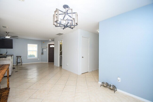 Building Photo - 20506 Lantern Springs Ln