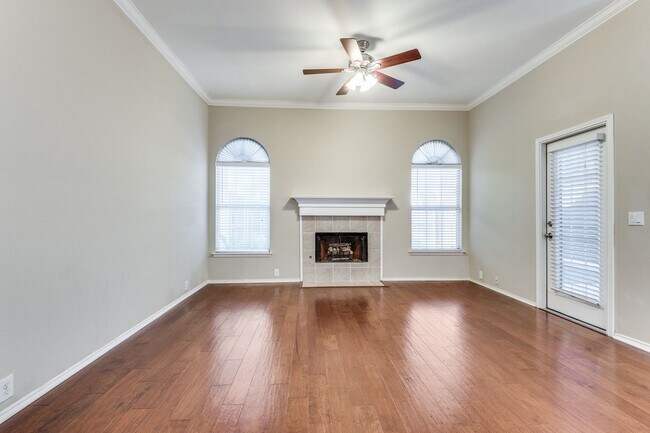 Building Photo - Stunning 3 Bedroom in the Champion Streets...