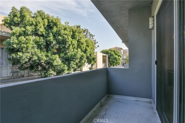 Building Photo - 11921 Goshen Ave