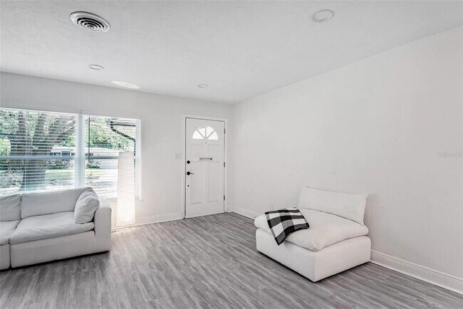 Building Photo - 2909 Hargill Dr