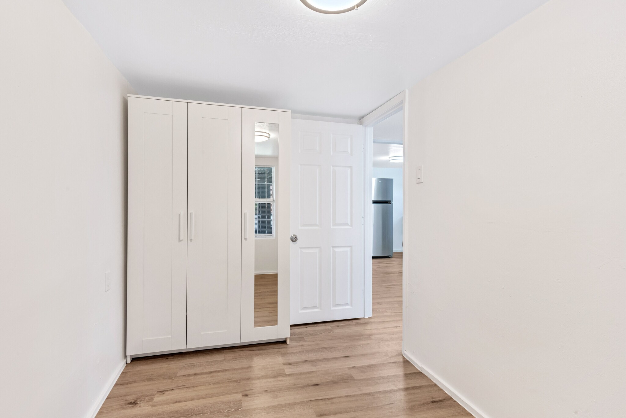 Building Photo - 206 S Elm St