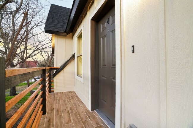 Building Photo - All Units Are Available With Brandnew Full Appliance Package