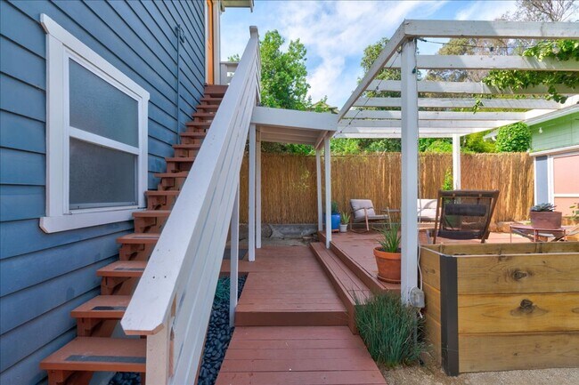 Building Photo - Classic Craftsman with Modern Amenities 2-Bedroom, 2-Bath Rental Home in the Heart of Golden Hill...