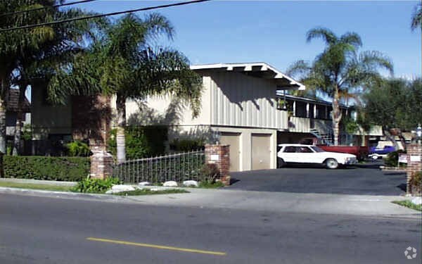 Building Photo - 336 E 20th St