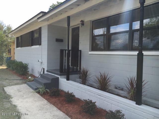 porch front - 3248 Shetland Rd W