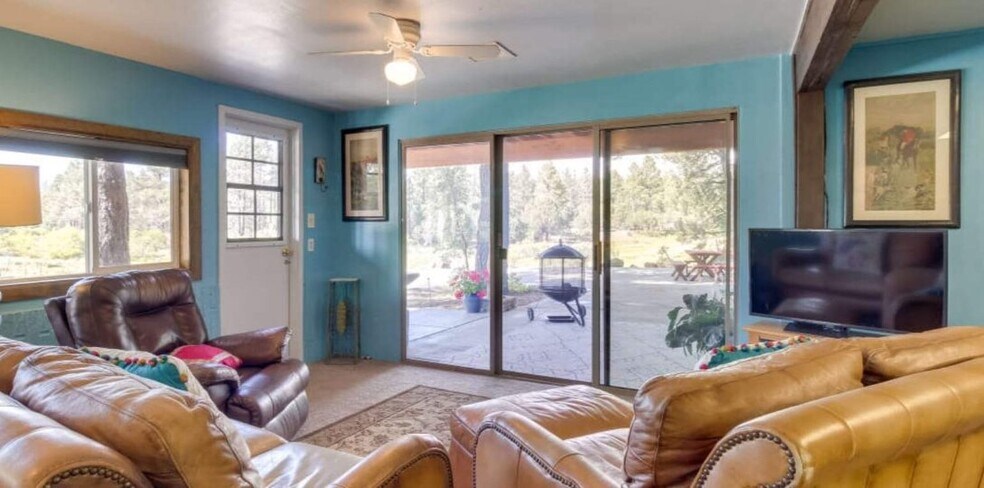 Building Photo - 880 Rockcrest Dr