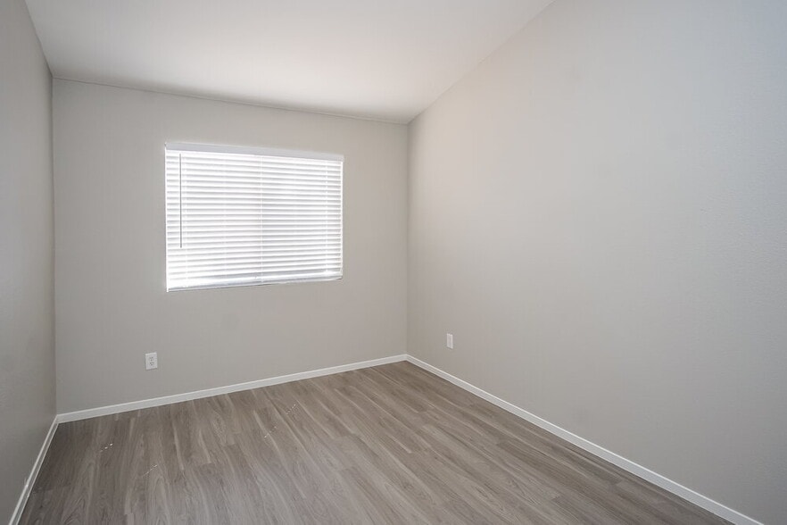 Building Photo - 3744 Blue Dawn Dr