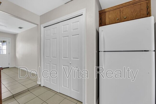 Building Photo - 400 N 38th St