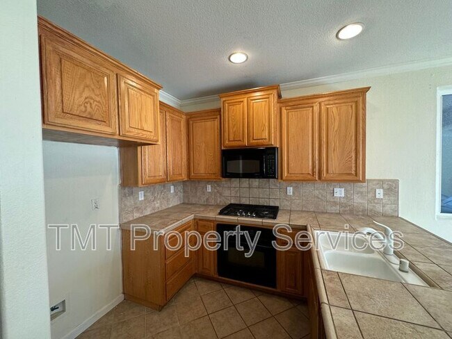 Building Photo - 3066 Staysail St