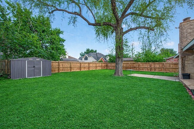 Building Photo - 14310 Royal Hill Dr