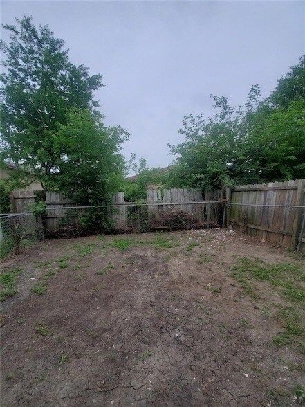 Building Photo - 6909 Hyland Cir