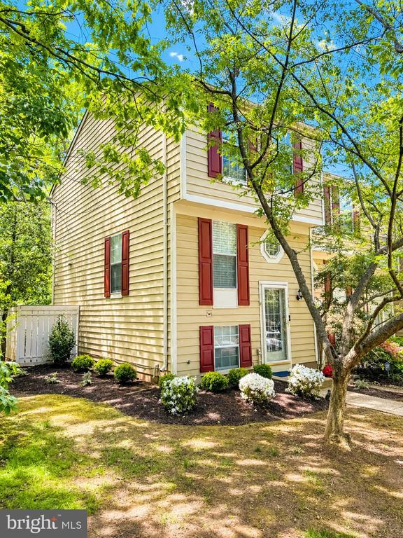 Building Photo - 1598 Woodcrest Dr