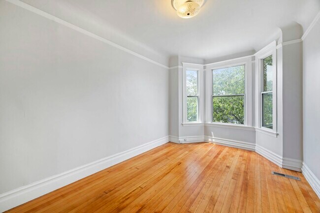 Building Photo - 263-267 South Van Ness Avenue, Unit 265