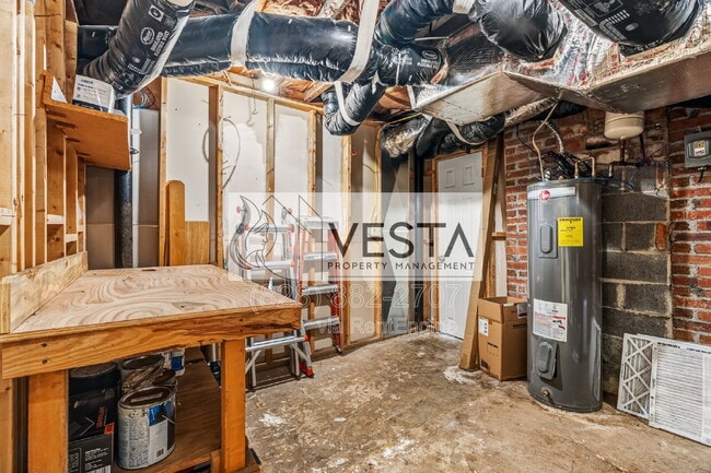 Building Photo - 18 Canterbury Rd