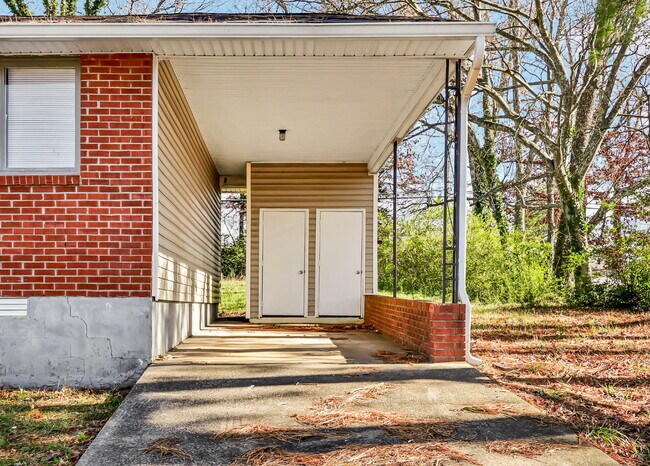 Building Photo - !!!!Fully Renovated 3 Bedroom Home in a Convenient Clarksville Location!!!!