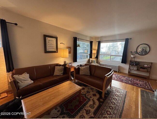 Building Photo - 636 Main St