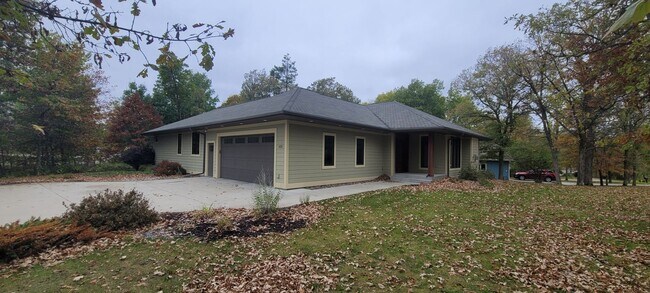 Building Photo - Beautiful 4 Bedroom Home Off of Lake Irving